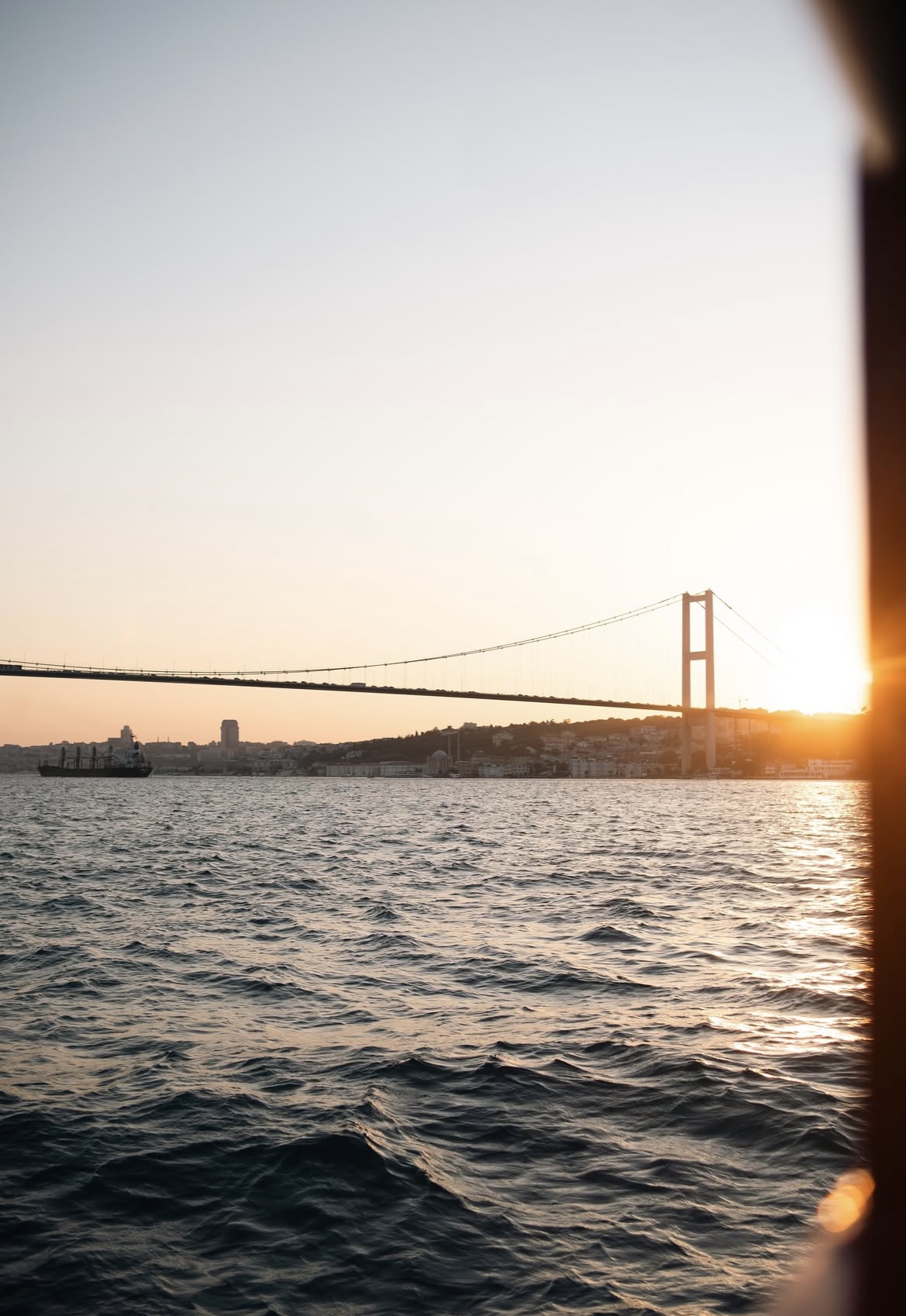 Ponte sobre o Bósforo ao entardecer
